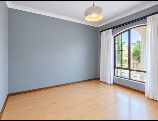 5 BEDROOM FREEHOLD FOR SALE IN FAERIE GLEN